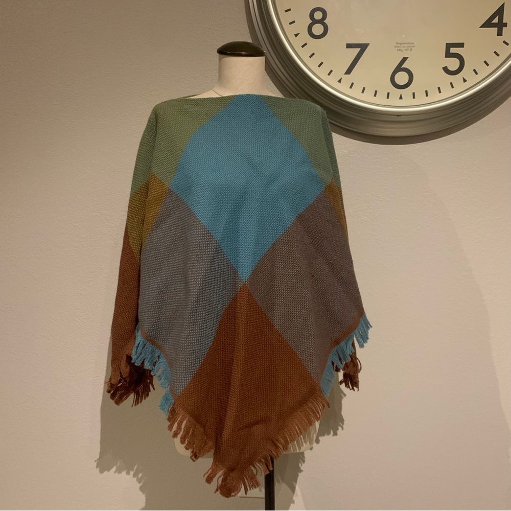 Elegant Multicolor Diamond Pattern Poncho
